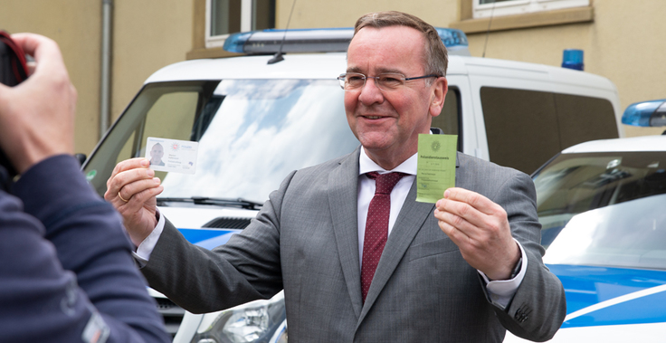 Neuer elektronischer Dienstausweis für die Polizei Niedersachsen